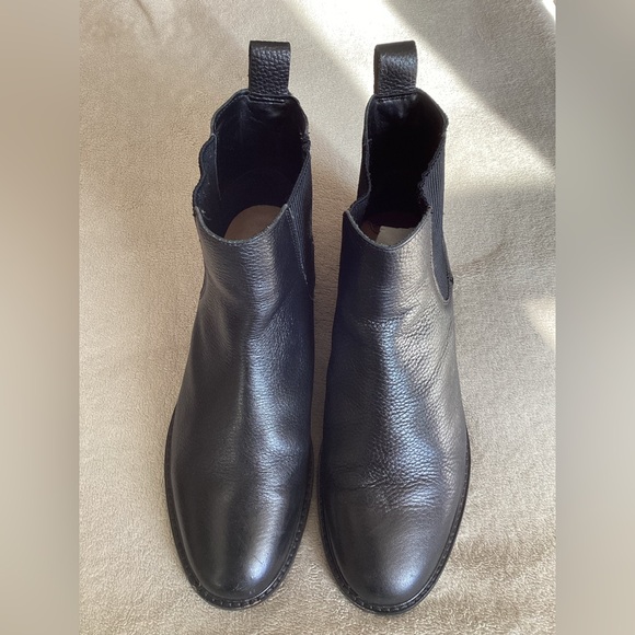 Clarks Classic Black Leather Ladies Boots - Picture 1 of 16